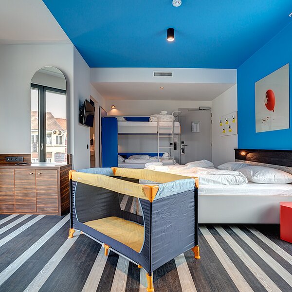 Flexible room concepts at MEININGER Hotel, perfect for families with various sleeping options